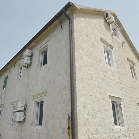 Apartments Mir I Dobro Kotor Bagian luar foto