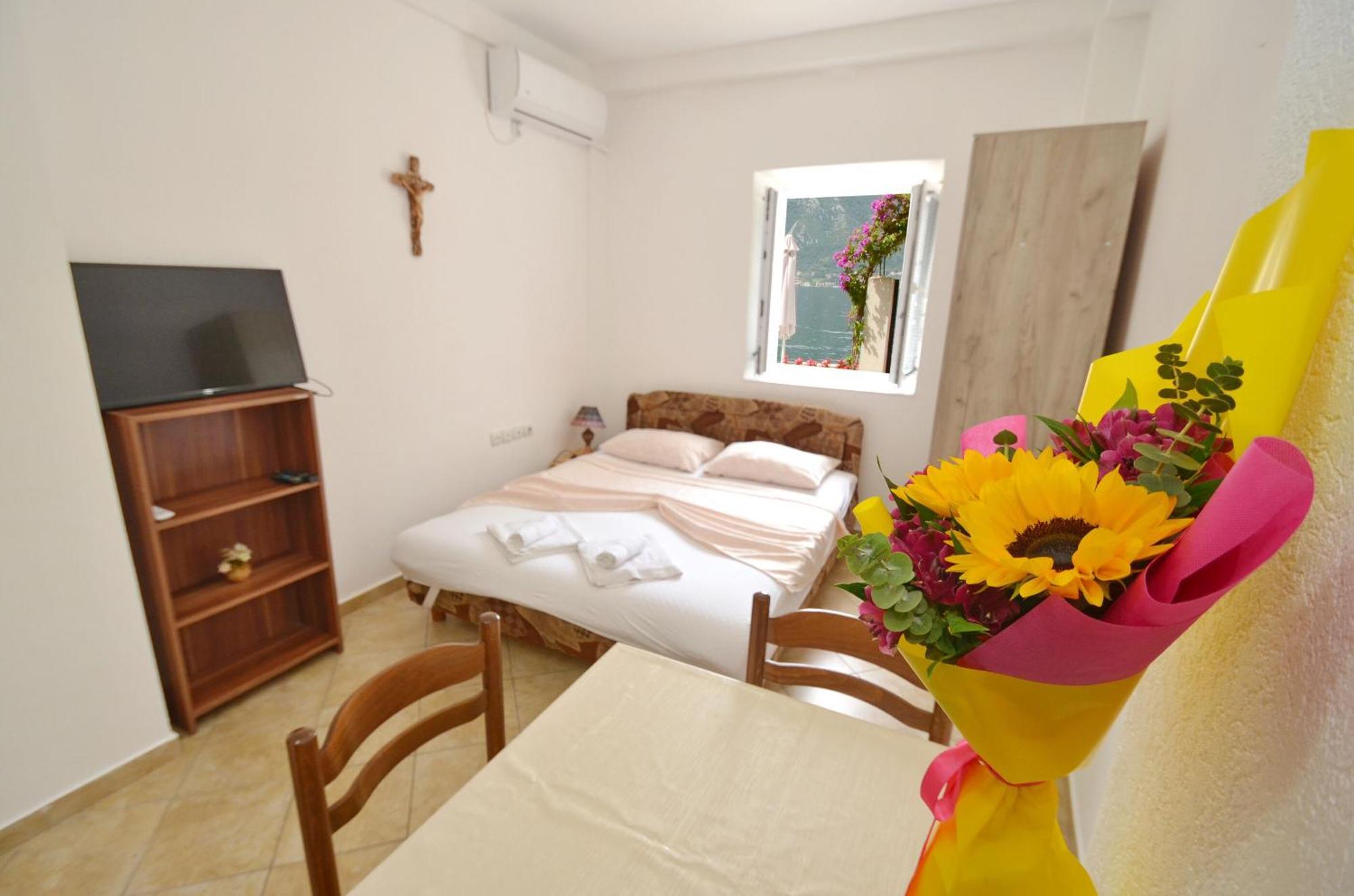 Apartments Mir I Dobro Kotor Bagian luar foto