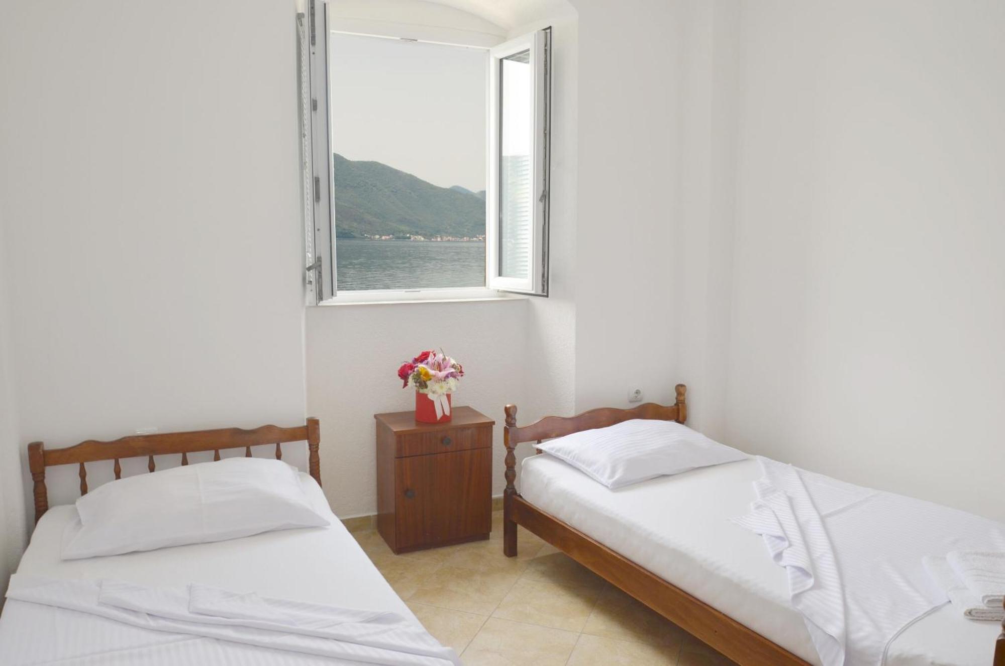 Apartments Mir I Dobro Kotor Bagian luar foto