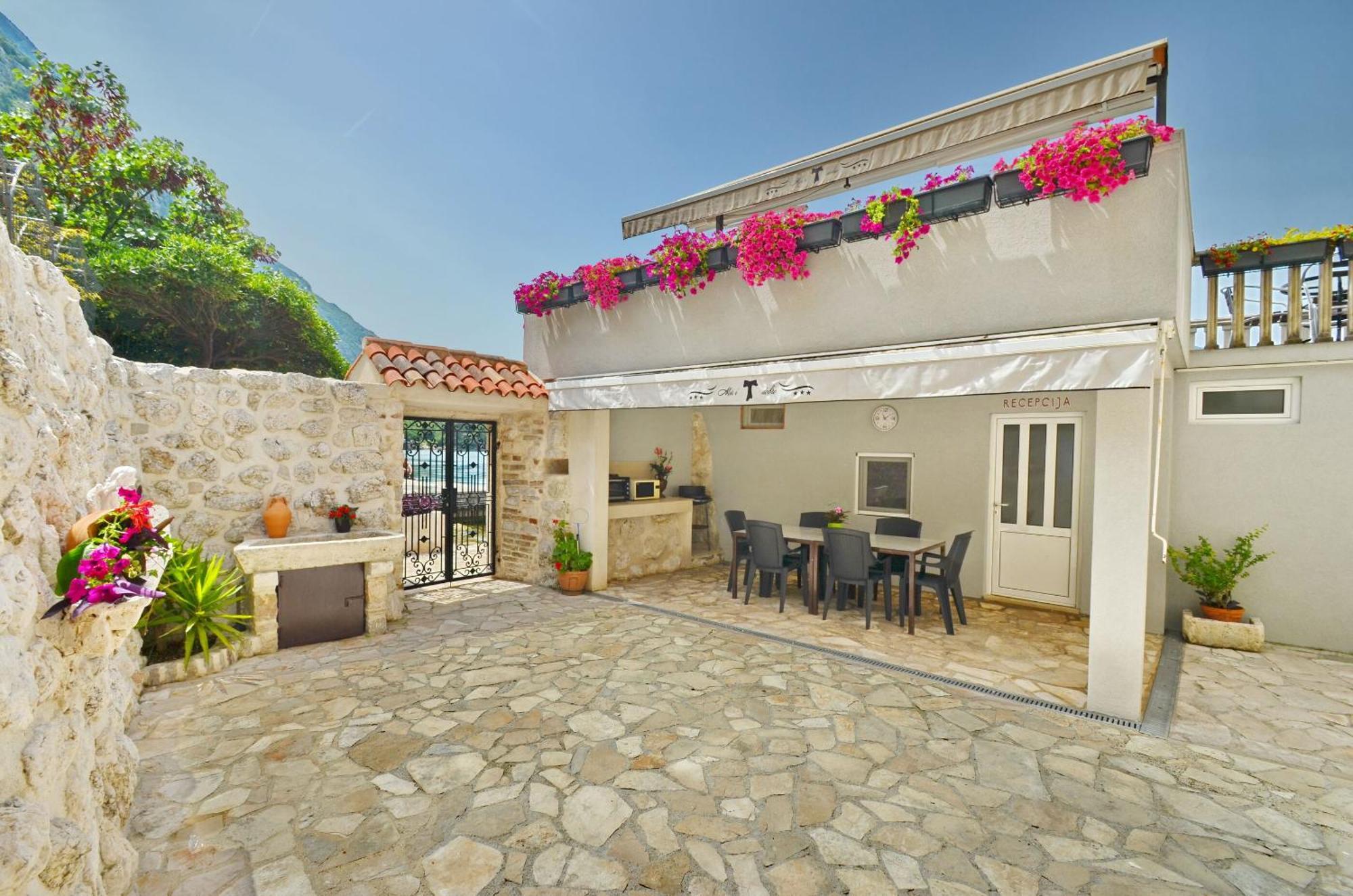 Apartments Mir I Dobro Kotor Bagian luar foto