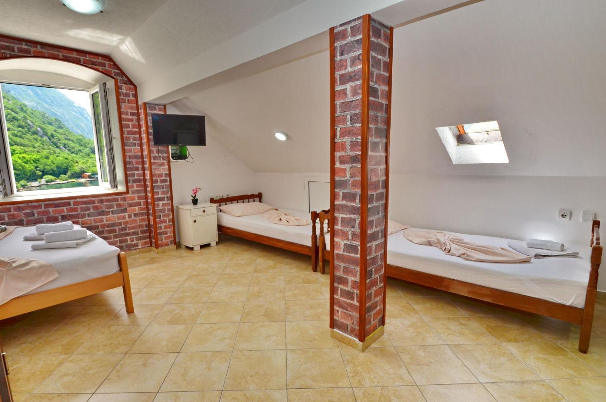 Apartments Mir I Dobro Kotor Bagian luar foto