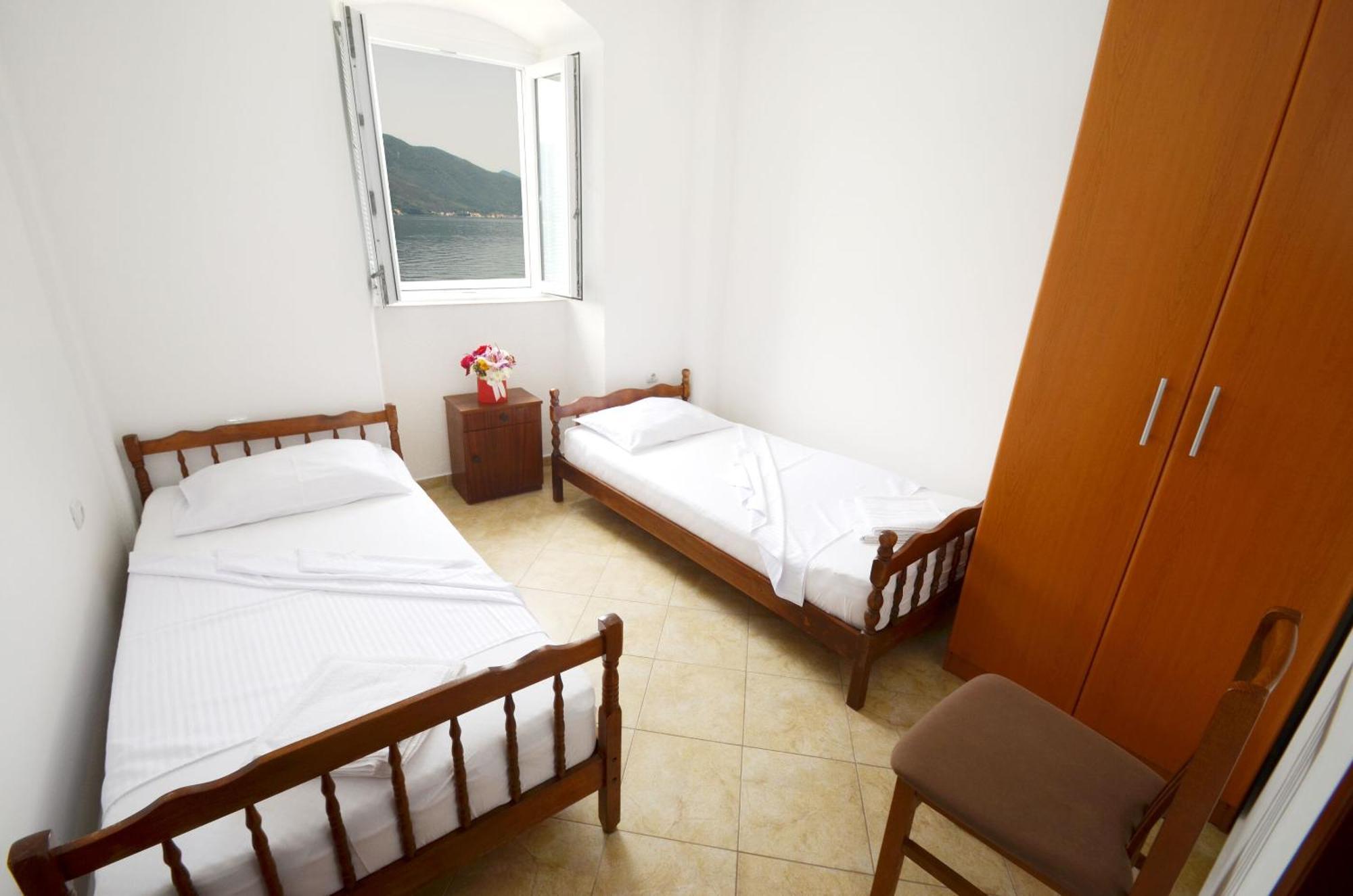 Apartments Mir I Dobro Kotor Bagian luar foto