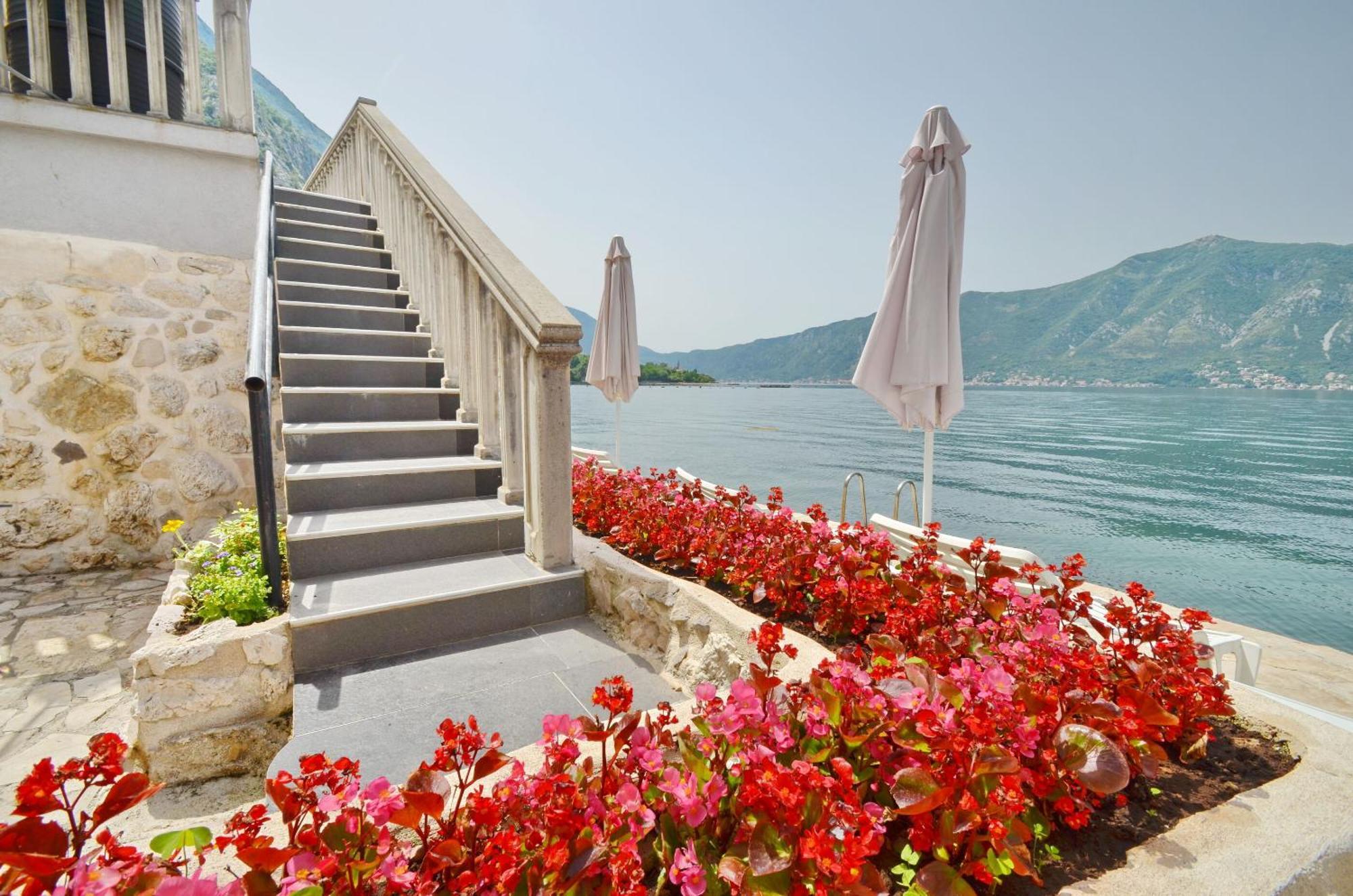 Apartments Mir I Dobro Kotor Bagian luar foto