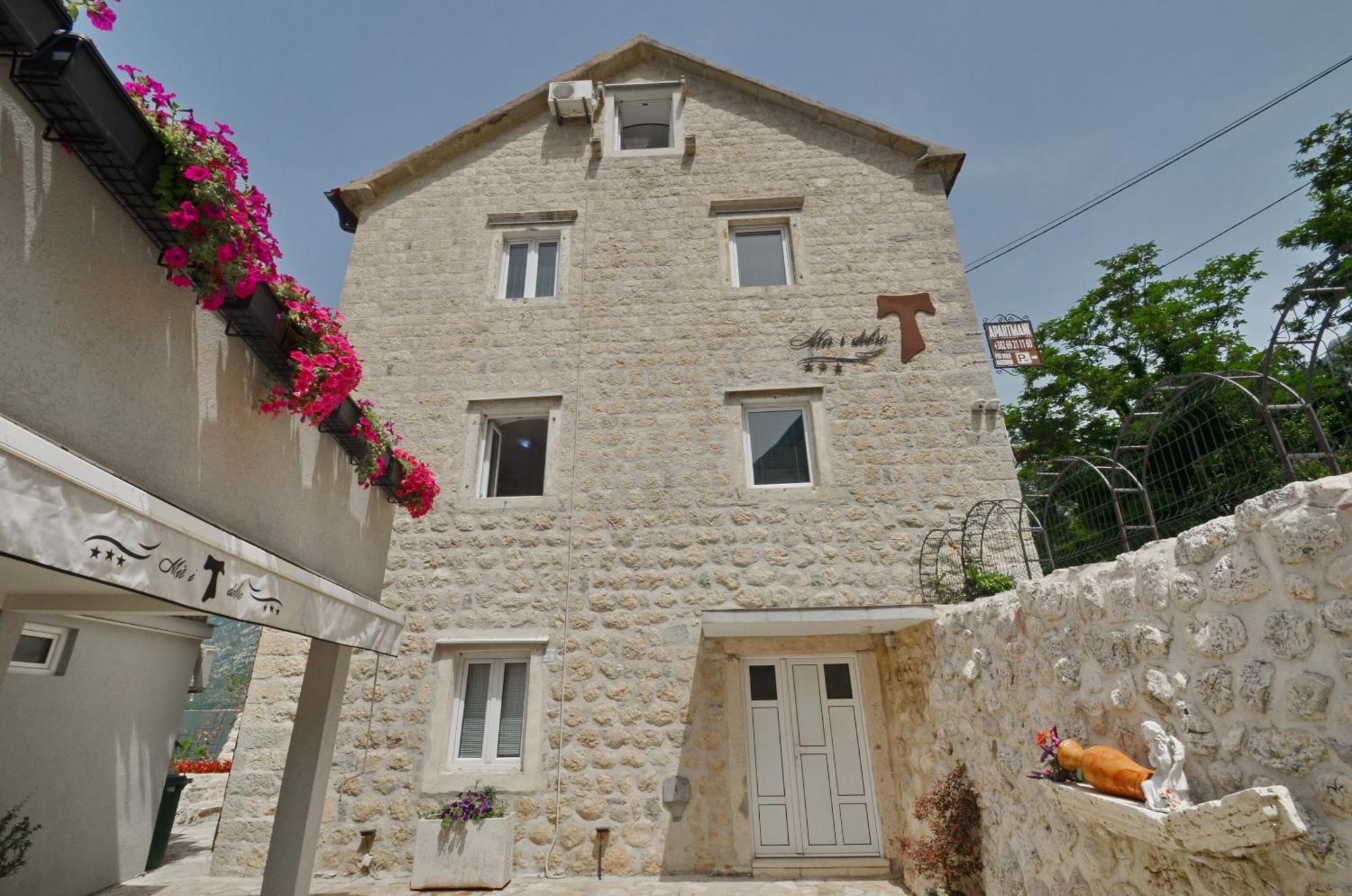 Apartments Mir I Dobro Kotor Bagian luar foto