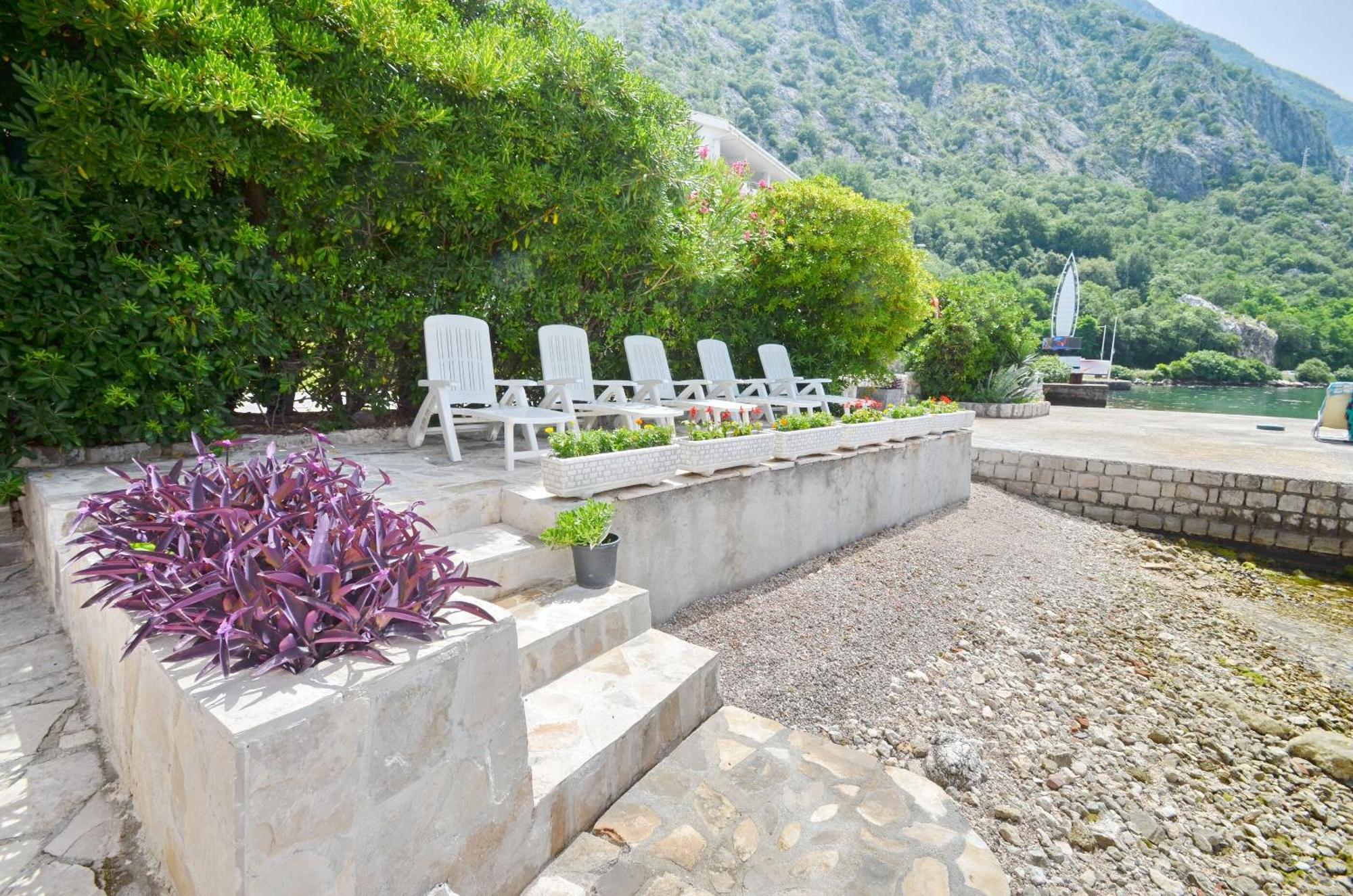 Apartments Mir I Dobro Kotor Bagian luar foto