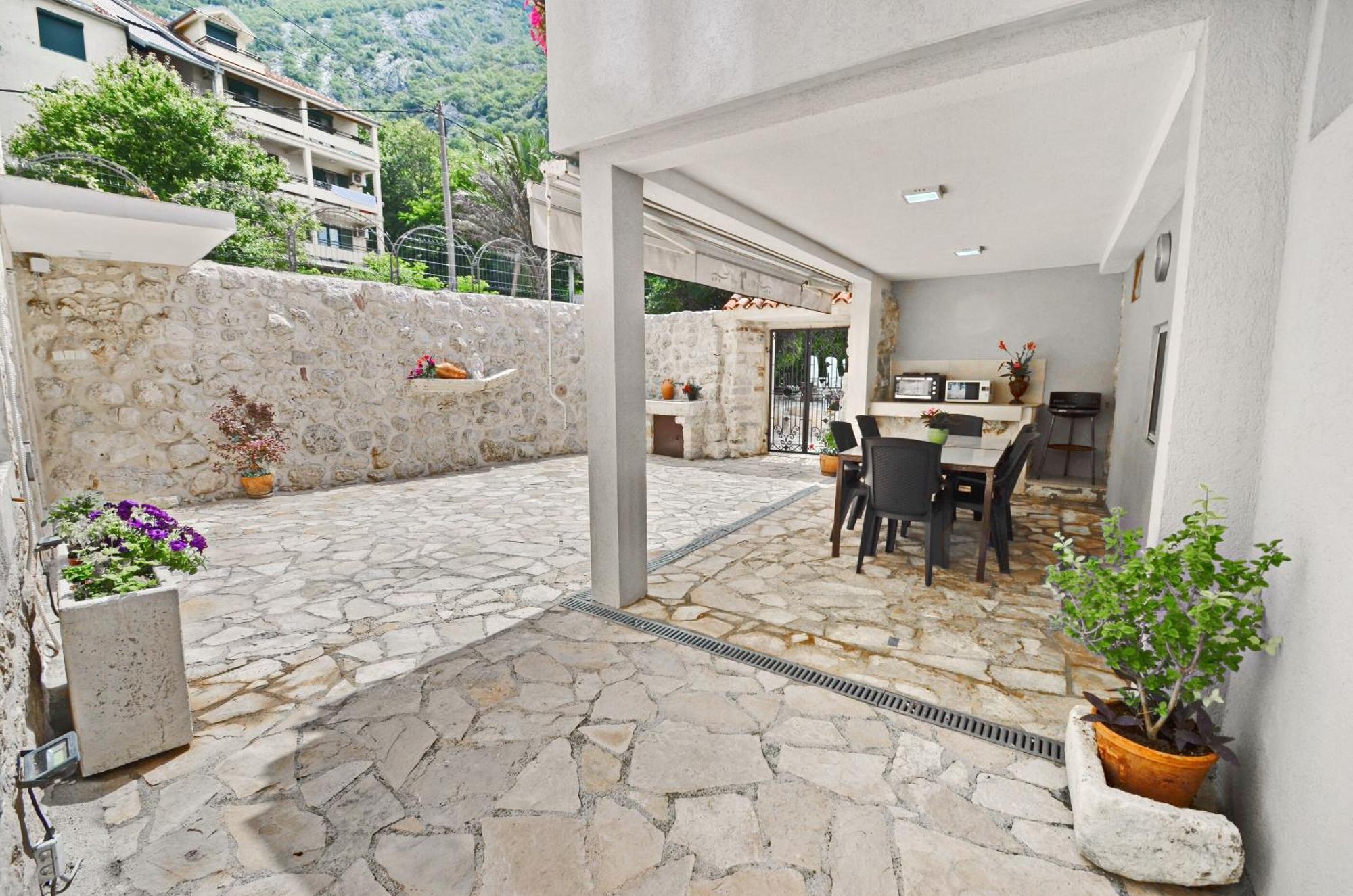 Apartments Mir I Dobro Kotor Bagian luar foto