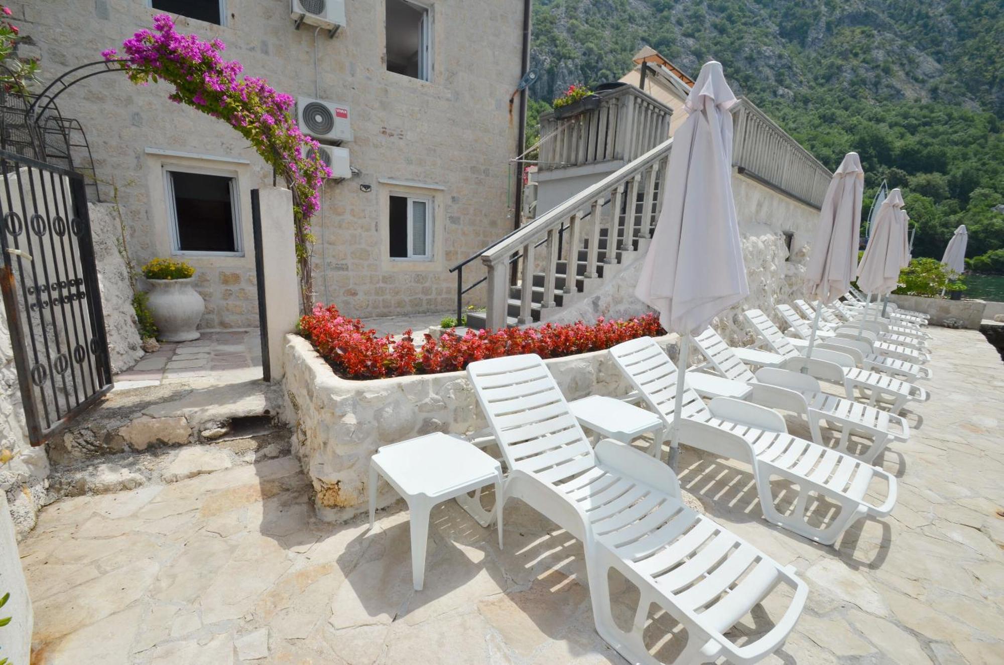 Apartments Mir I Dobro Kotor Bagian luar foto