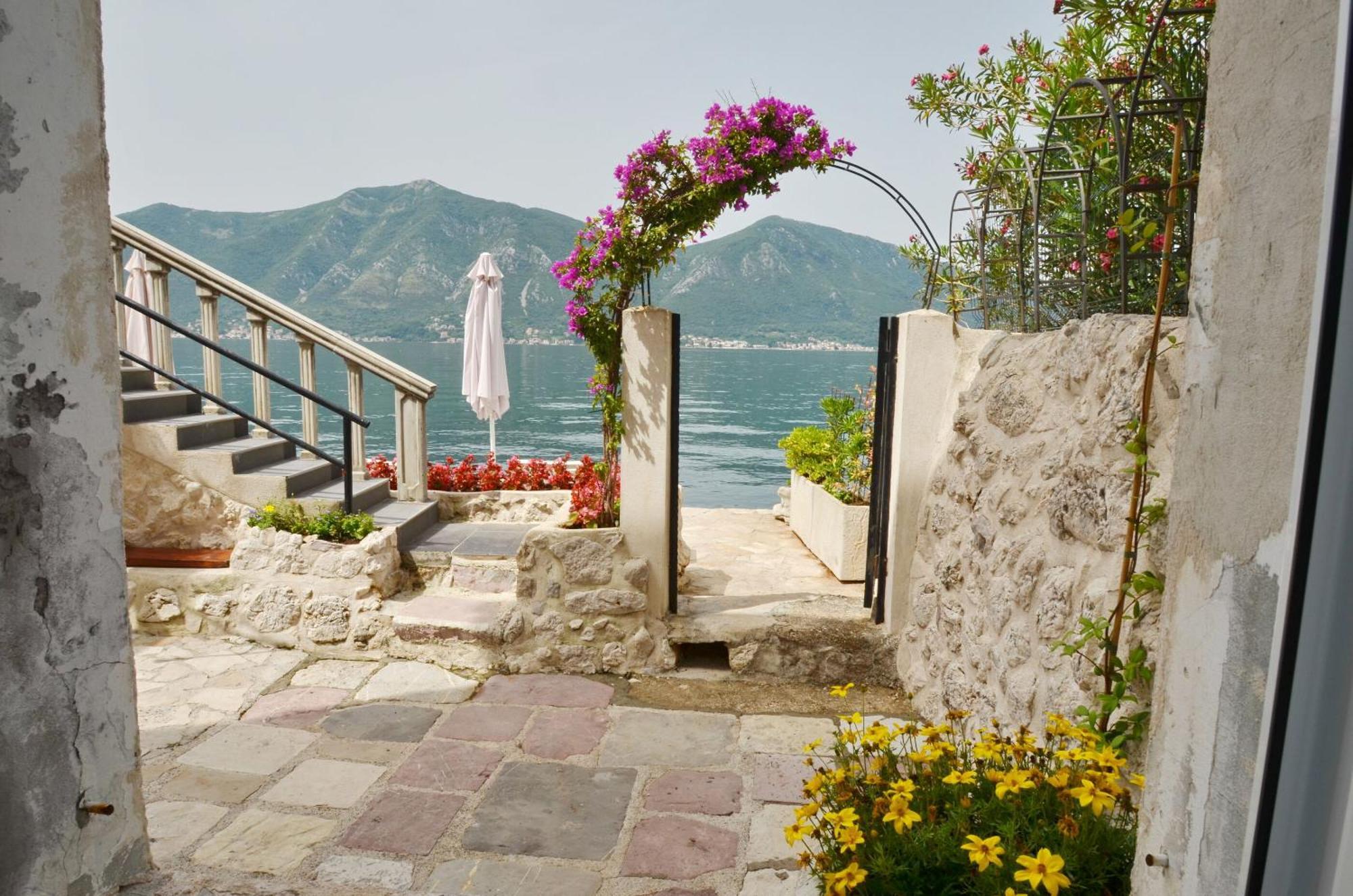 Apartments Mir I Dobro Kotor Bagian luar foto