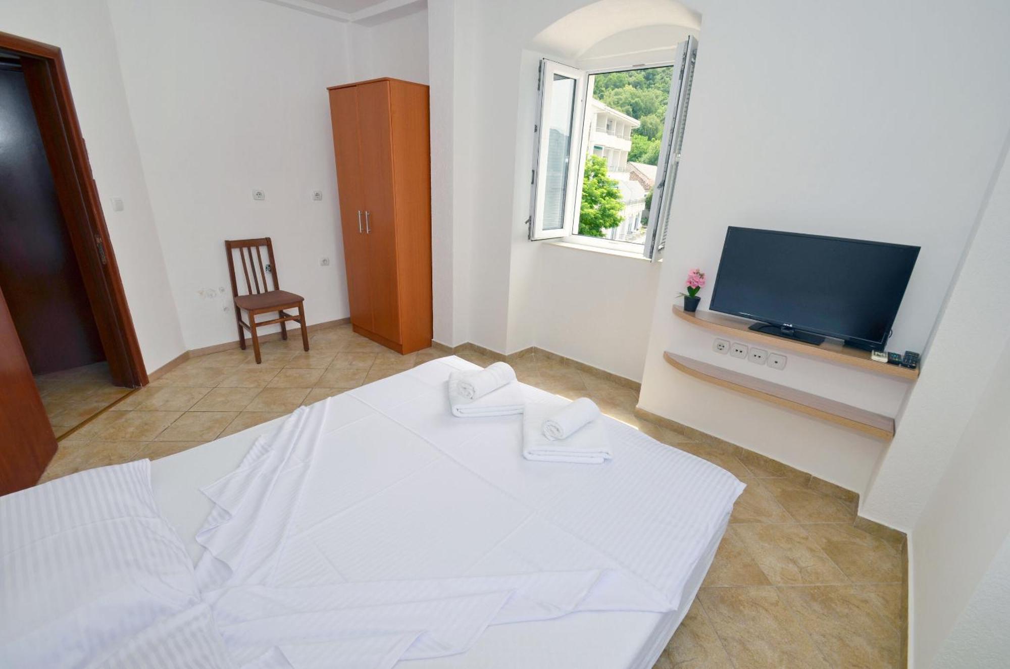 Apartments Mir I Dobro Kotor Bagian luar foto