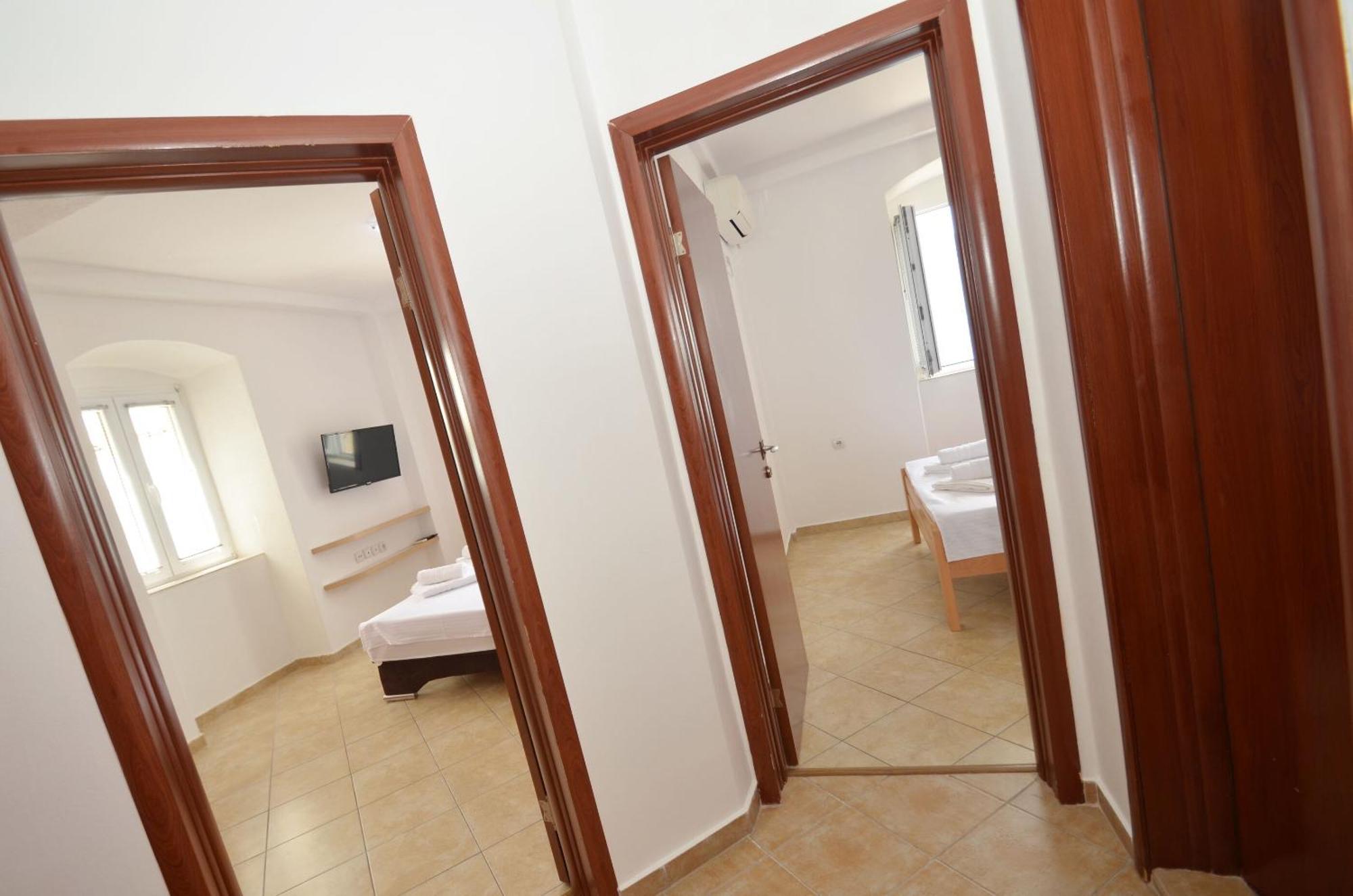 Apartments Mir I Dobro Kotor Bagian luar foto