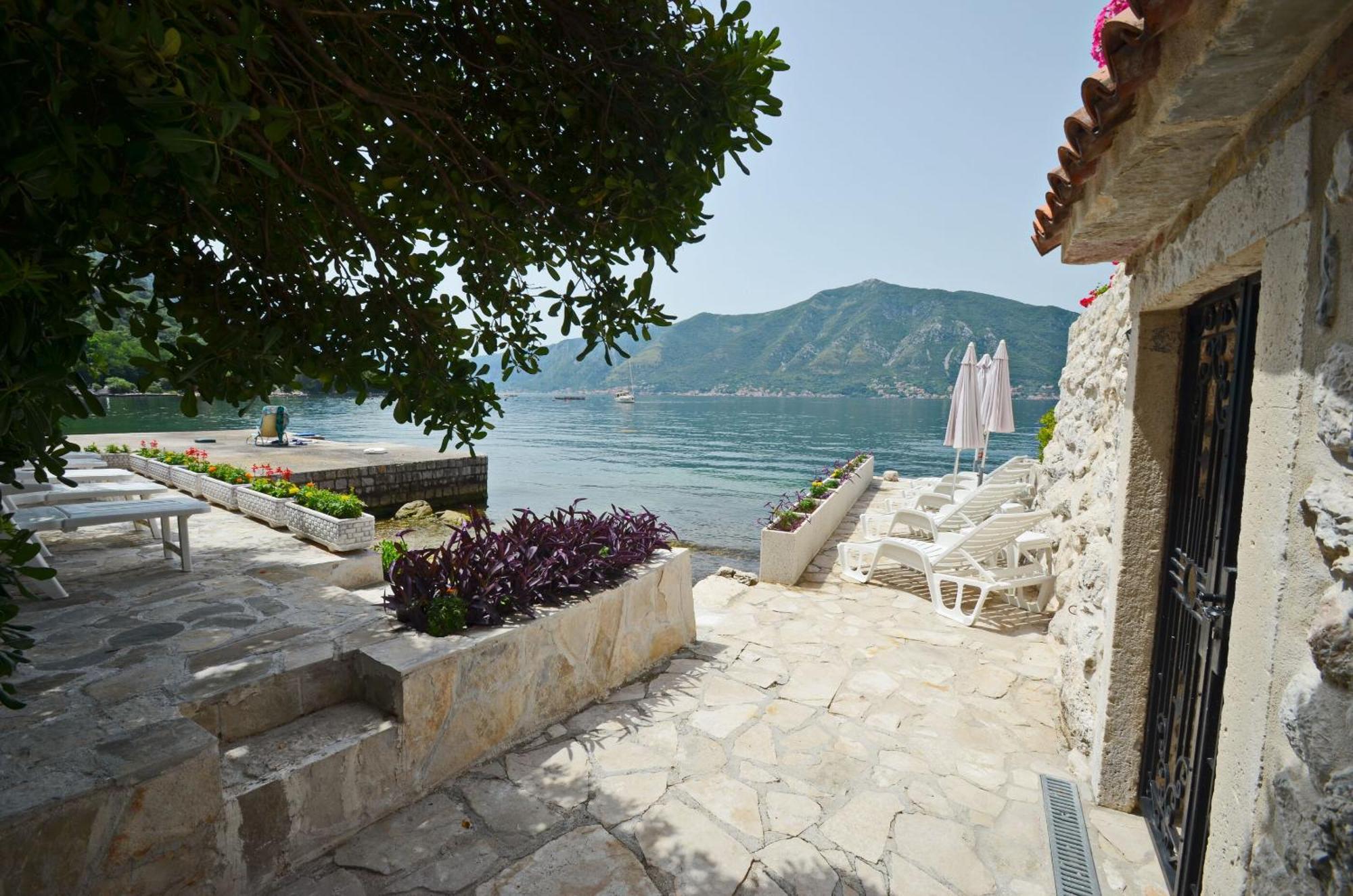 Apartments Mir I Dobro Kotor Bagian luar foto